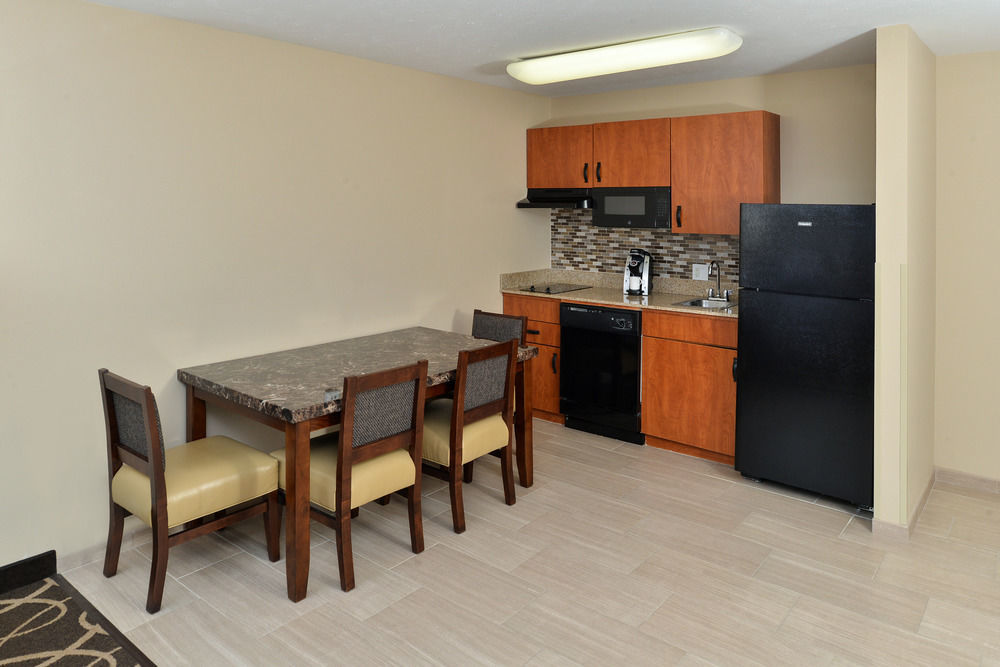 Mainstay Suites Fargo - I-94 Medical Center Bagian luar foto